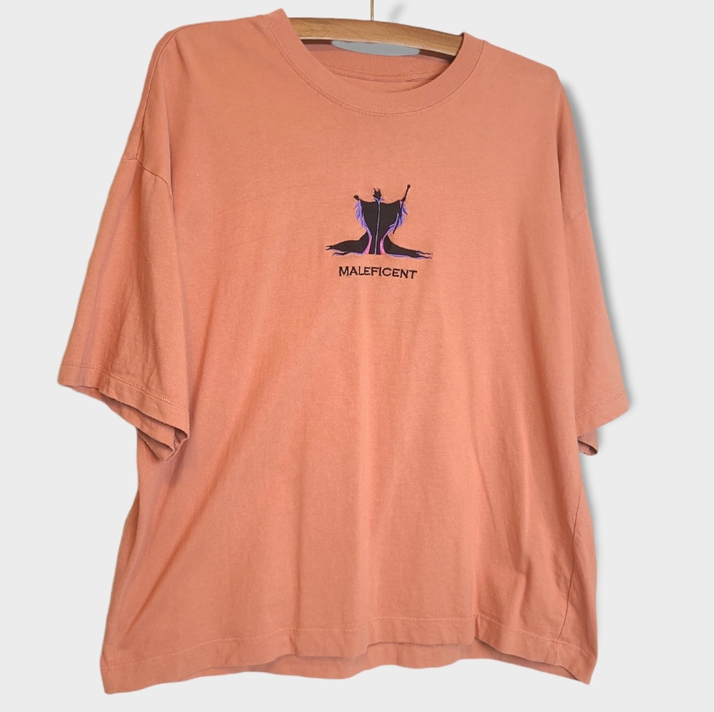 Disney Maleficent Embroidered Uniqlo tee Lg